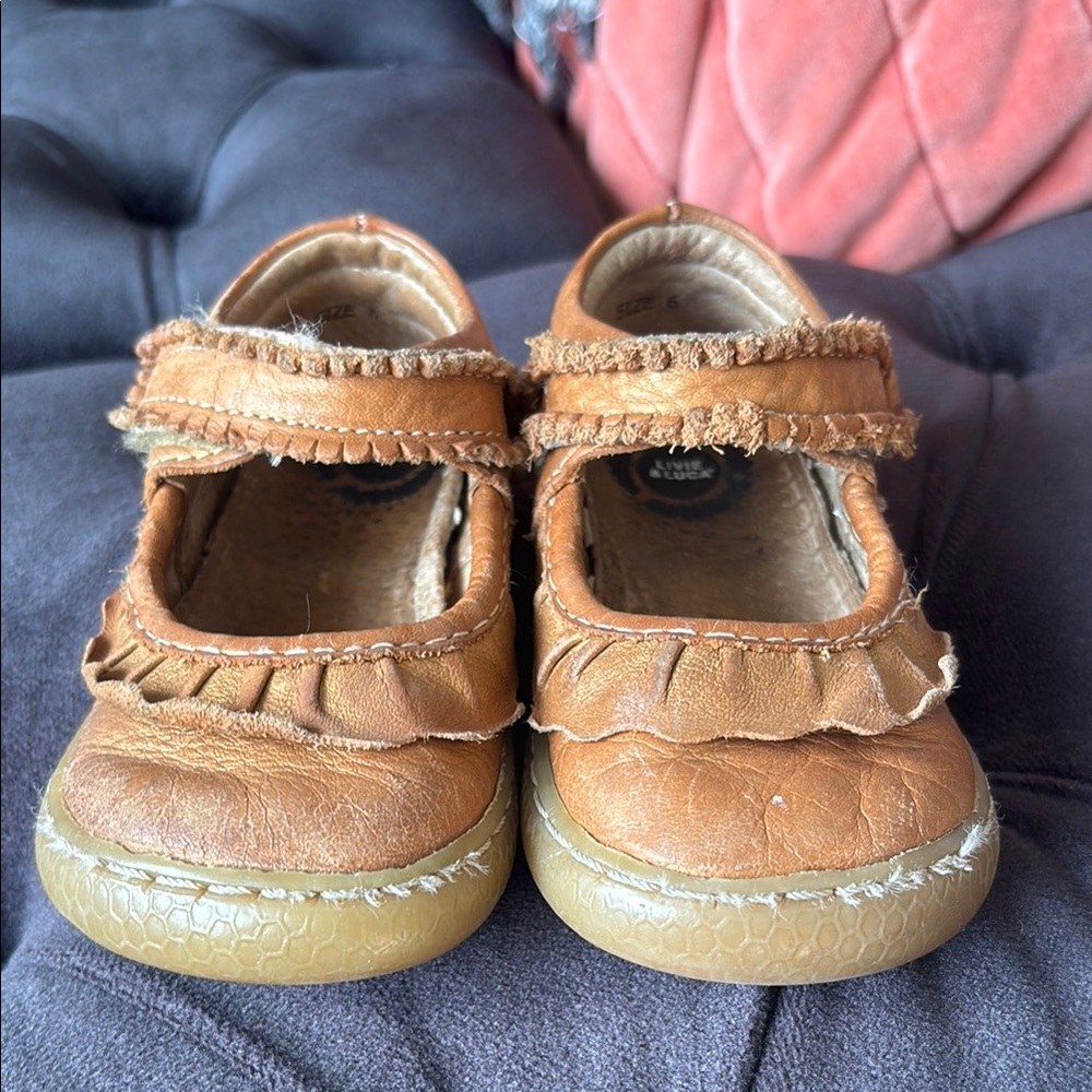 Livie and Luca Ruche Classic Mary Jane size 6